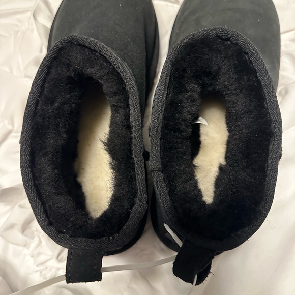 Authentic UGG short boots never worn. - Picture 3 of 8